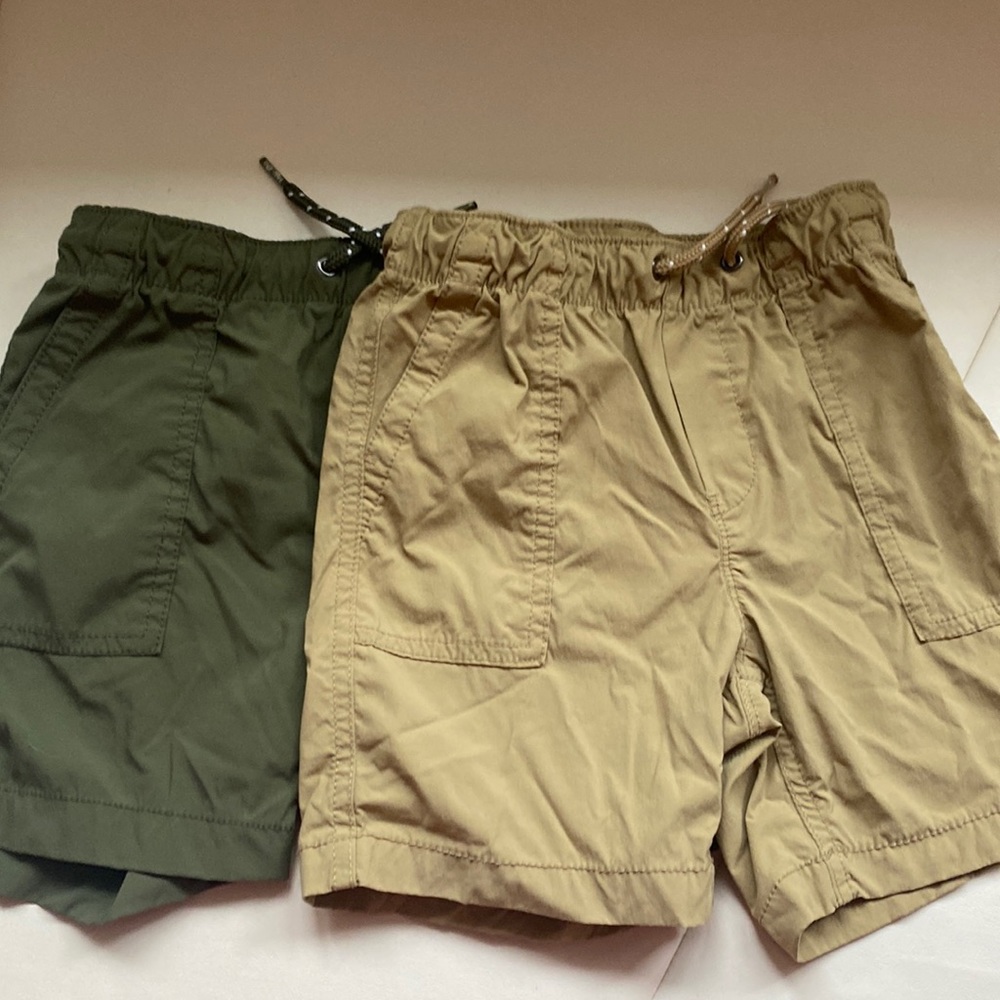 Bundle of 2 chino old navy shorts 3t
